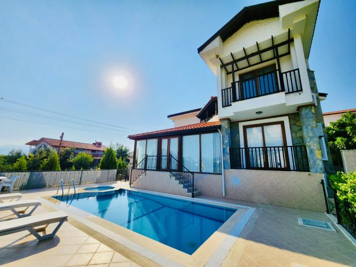 Image No.1-3 Bed Villa / Detached for sale