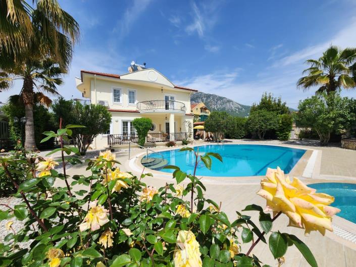 Image No.1-3 Bed Villa / Detached for sale