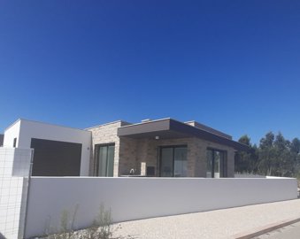 1 - Salir do Porto, Villa