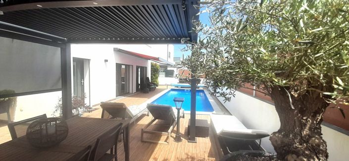 Image No.1-4 Bed Villa for sale