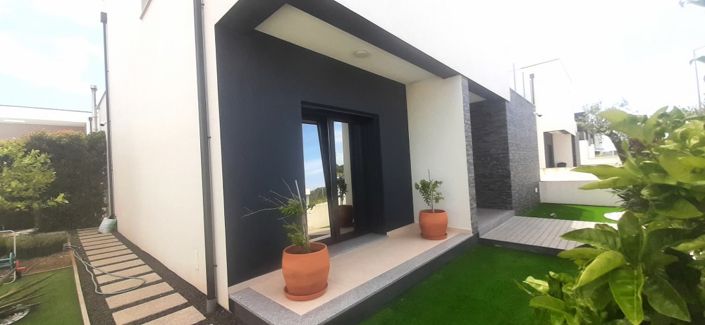 Image No.2-4 Bed Villa for sale