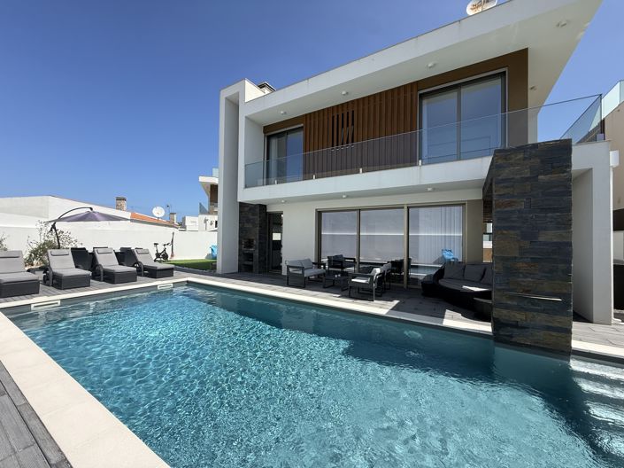 Image No.1-4 Bed Villa for sale