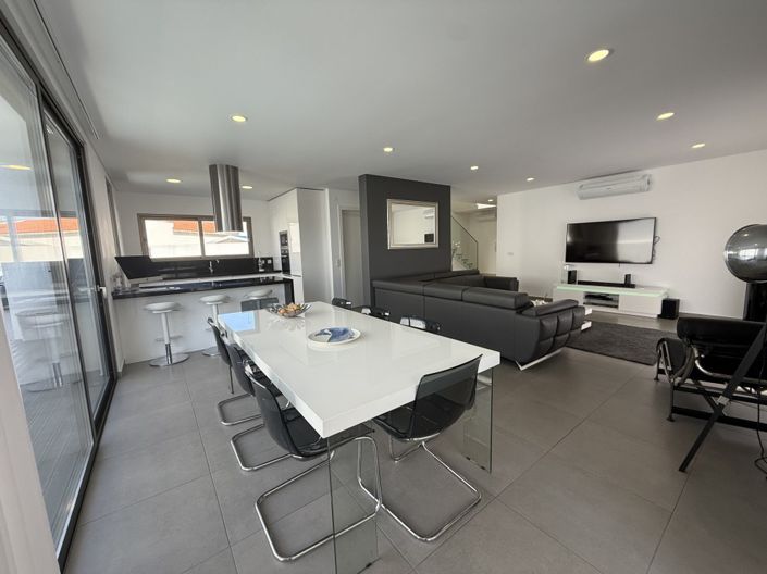 Image No.14-4 Bed Villa for sale