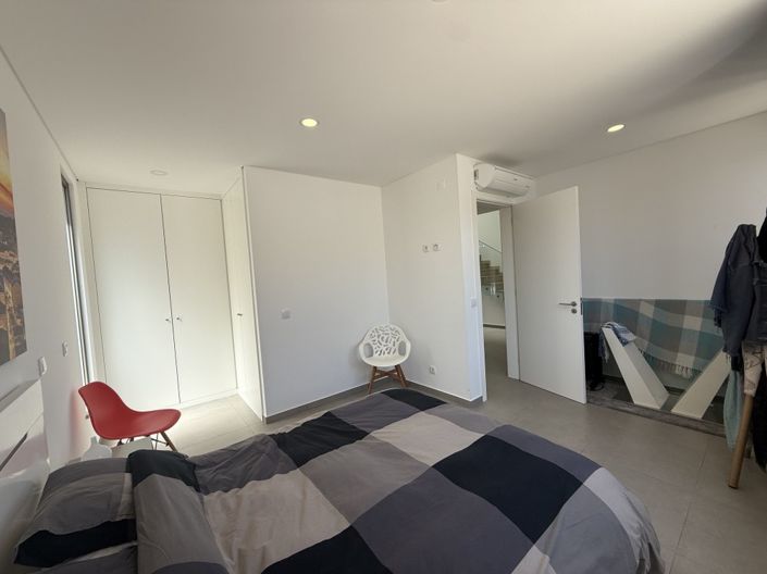 Image No.3-4 Bed Villa for sale