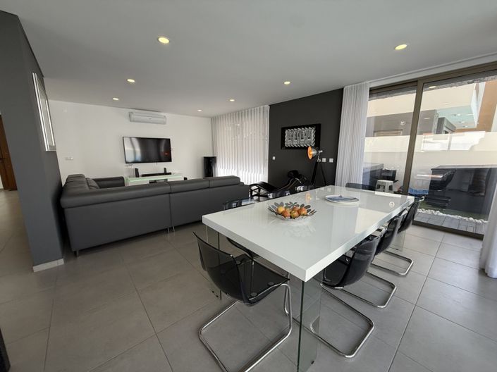 Image No.4-4 Bed Villa for sale