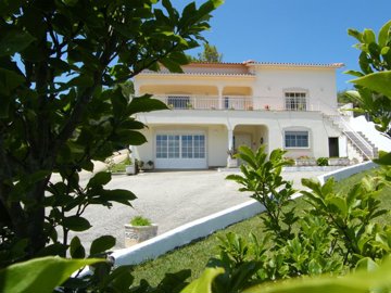 1 - Caldas da Rainha, Villa