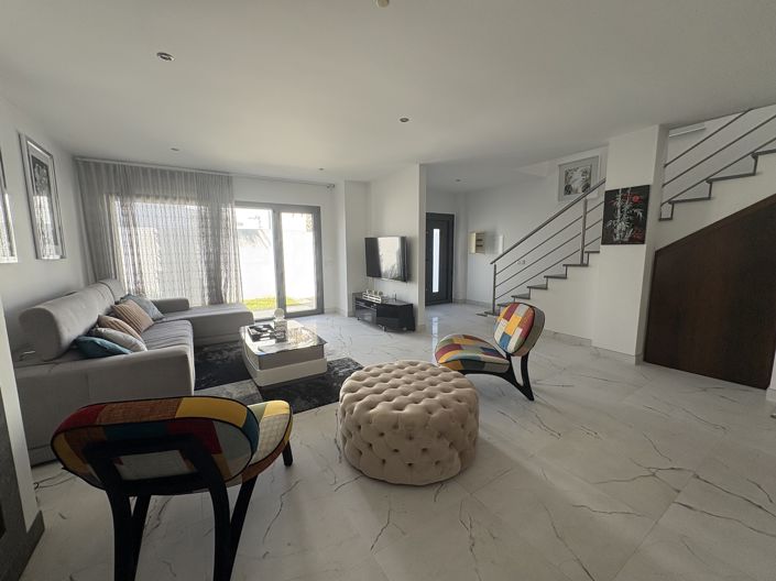 Image No.2-3 Bed Villa for sale