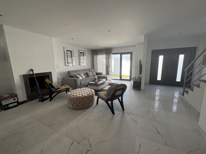 Image No.3-3 Bed Villa for sale