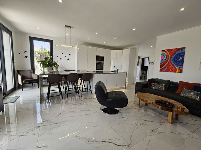 Image No.7-4 Bed Villa for sale