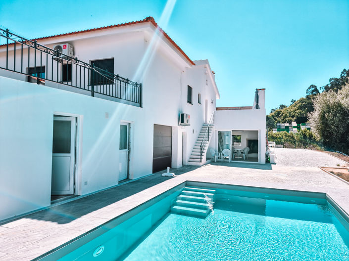 Spacious 4-Bedroom Villa with Swimming Pool, Garage and Beautiful Countryside Views  Vimeiro, Alcoba