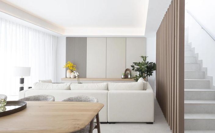 Image No.2-4 Bed Property for sale