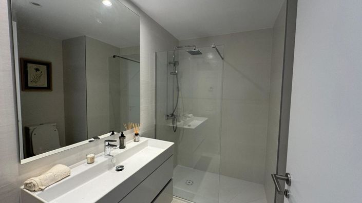 Image No.11-2 Bed Property for sale