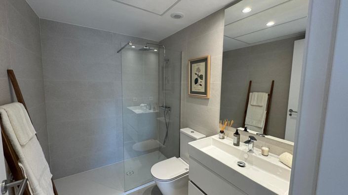 Image No.14-2 Bed Property for sale