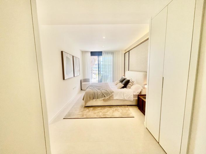 Image No.12-4 Bed Property for sale