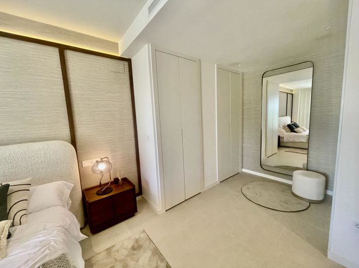 Image No.28-4 Bed Property for sale