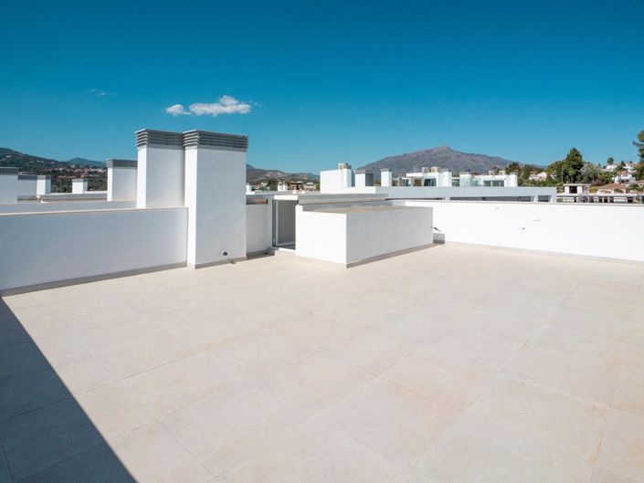 Image No.18-3 Bed Property for sale