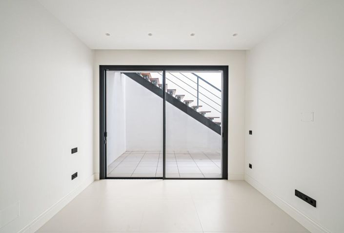 Image No.23-4 Bed Property for sale