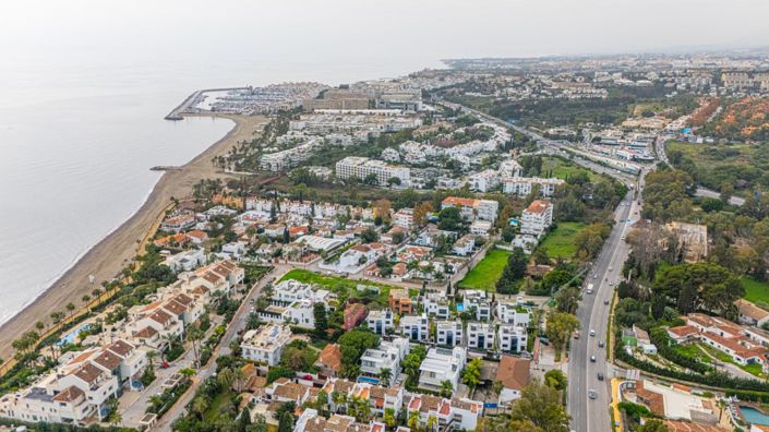 Image No.8-4 Bed Property for sale