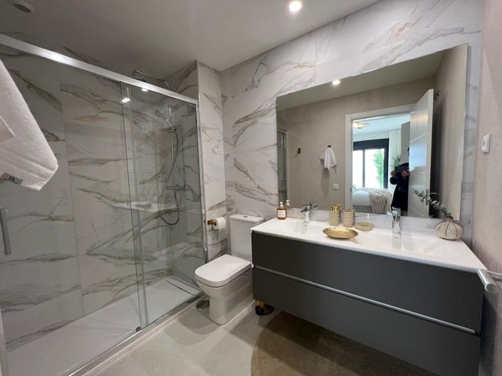 Image No.18-2 Bed Property for sale