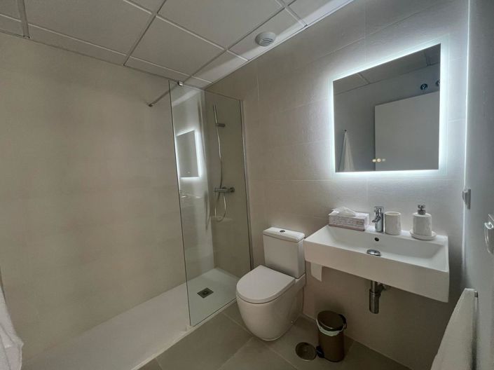 Image No.19-3 Bed Property for sale