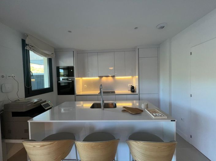 Image No.22-3 Bed Property for sale