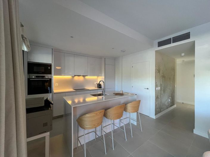 Image No.3-3 Bed Property for sale