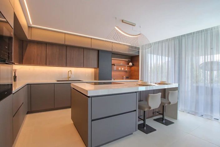 Image No.3-4 Bed Property for sale