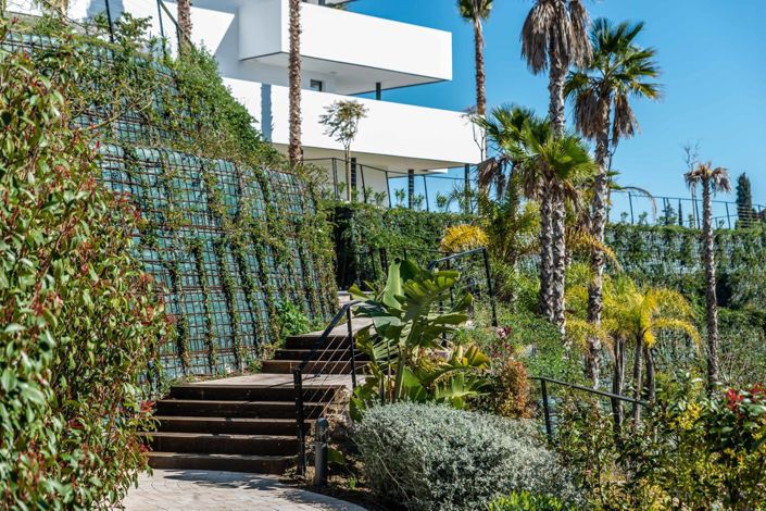 Image No.14-3 Bed Property for sale