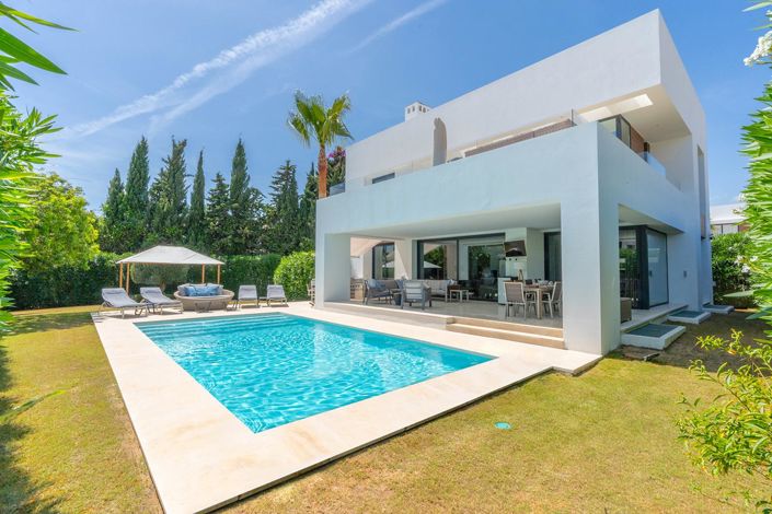 Image No.1-5 Bed Property for sale