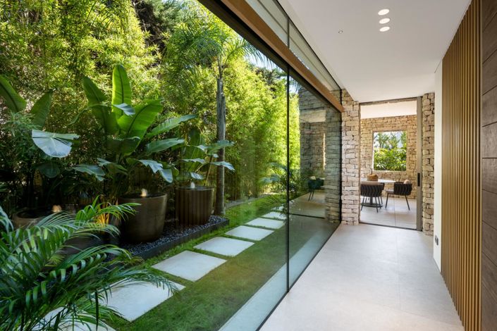 Image No.13-5 Bed Property for sale