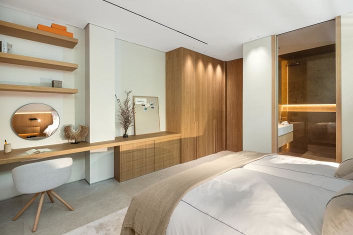 Image No.14-5 Bed Property for sale