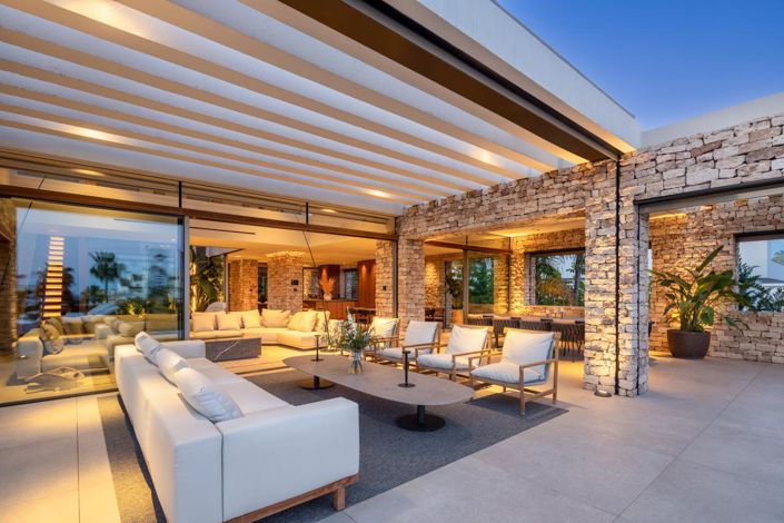 Image No.23-5 Bed Property for sale