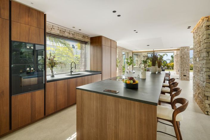 Image No.6-5 Bed Property for sale