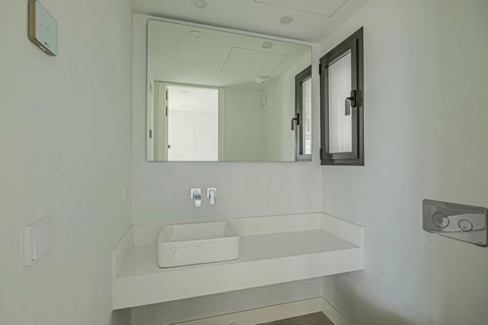 Image No.40-3 Bed Property for sale