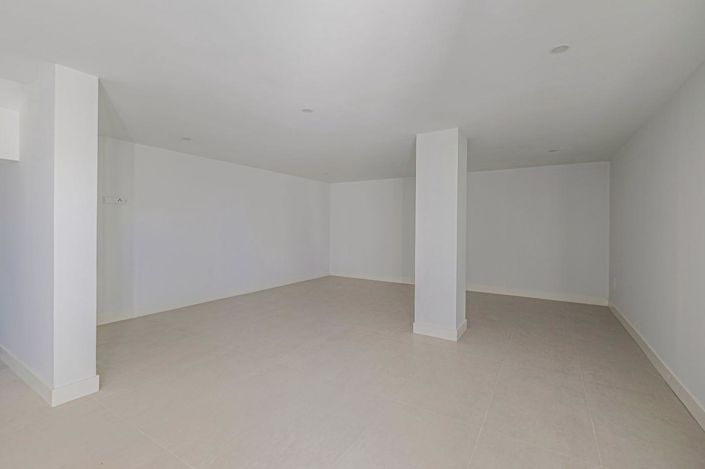 Image No.42-3 Bed Property for sale