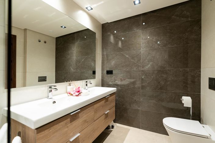 Image No.19-3 Bed Property for sale