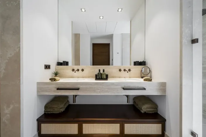 Image No.20-3 Bed Property for sale