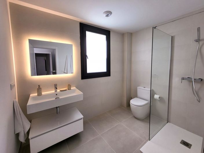 Image No.14-3 Bed Property for sale