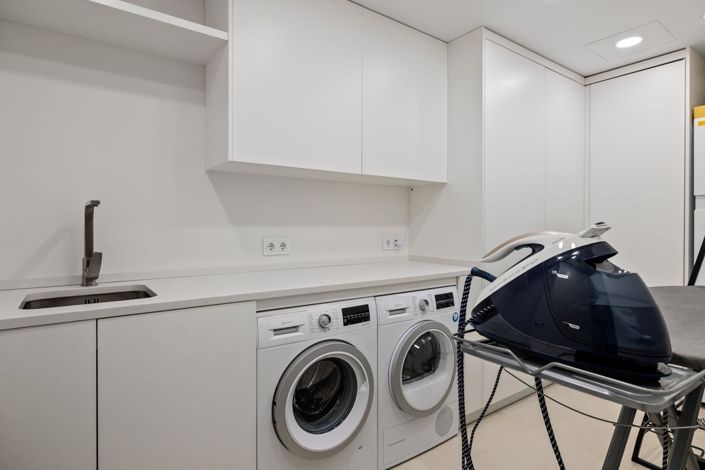 Image No.23-7 Bed Property for sale