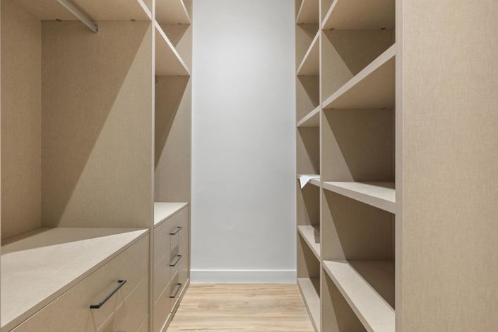 Image No.15-5 Bed Property for sale