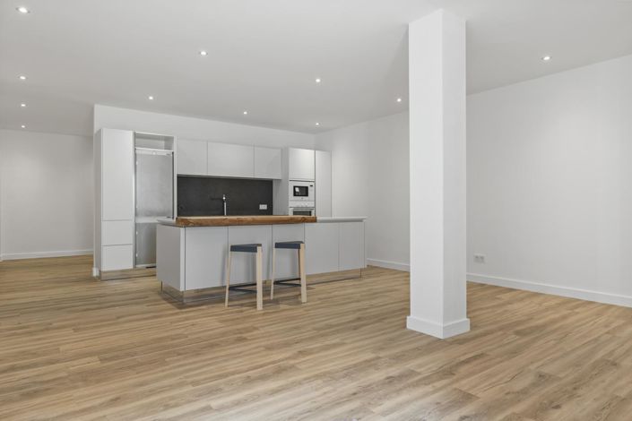 Image No.17-5 Bed Property for sale