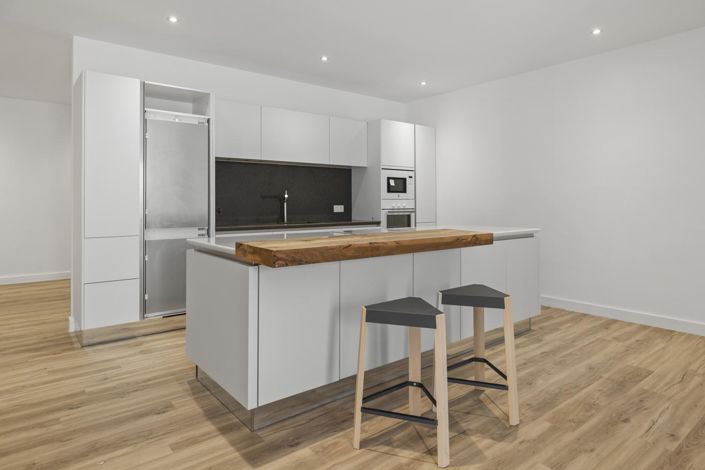 Image No.19-5 Bed Property for sale