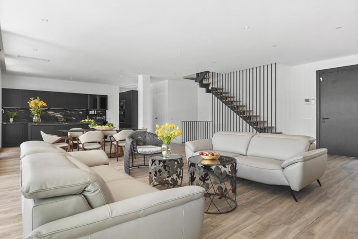 Image No.25-5 Bed Property for sale