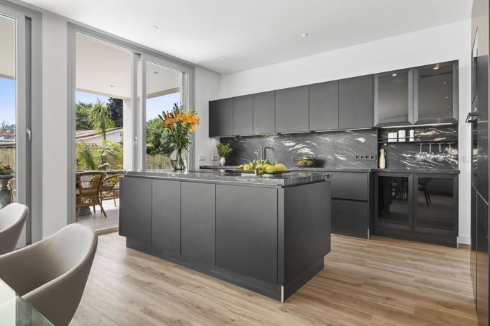 Image No.27-5 Bed Property for sale