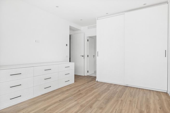 Image No.3-5 Bed Property for sale