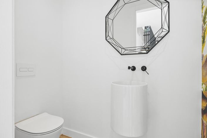 Image No.4-5 Bed Property for sale