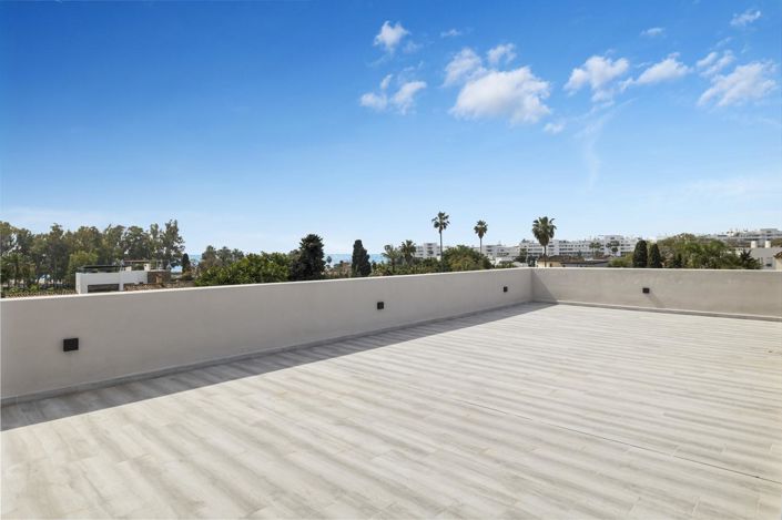 Image No.43-5 Bed Property for sale