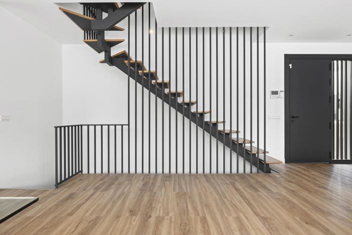 Image No.5-5 Bed Property for sale