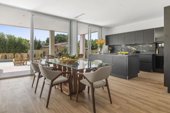 Image No.8-5 Bed Property for sale