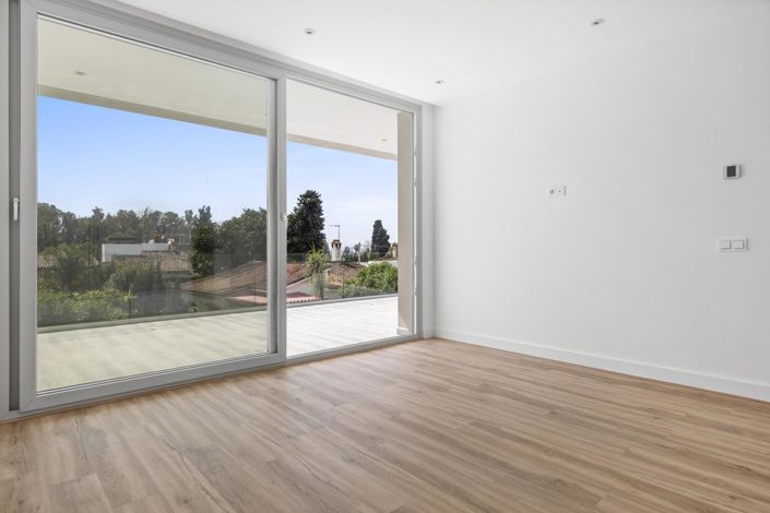 Image No.9-5 Bed Property for sale